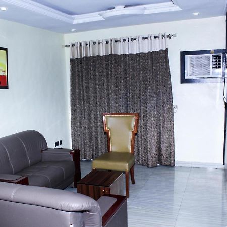 Six Diamond Hotel Ikeja Buitenkant foto