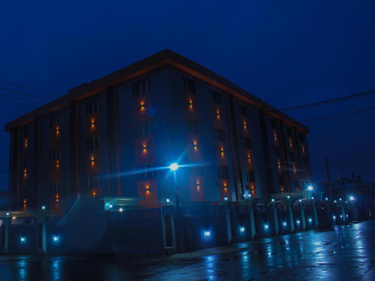 Six Diamond Hotel Ikeja Buitenkant foto
