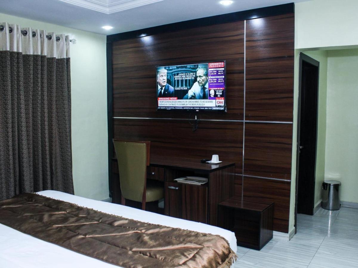 Six Diamond Hotel Ikeja Buitenkant foto