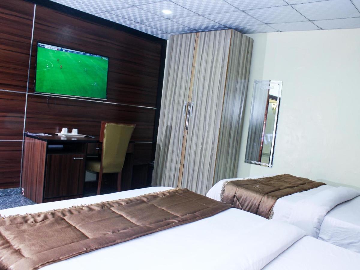 Six Diamond Hotel Ikeja Buitenkant foto
