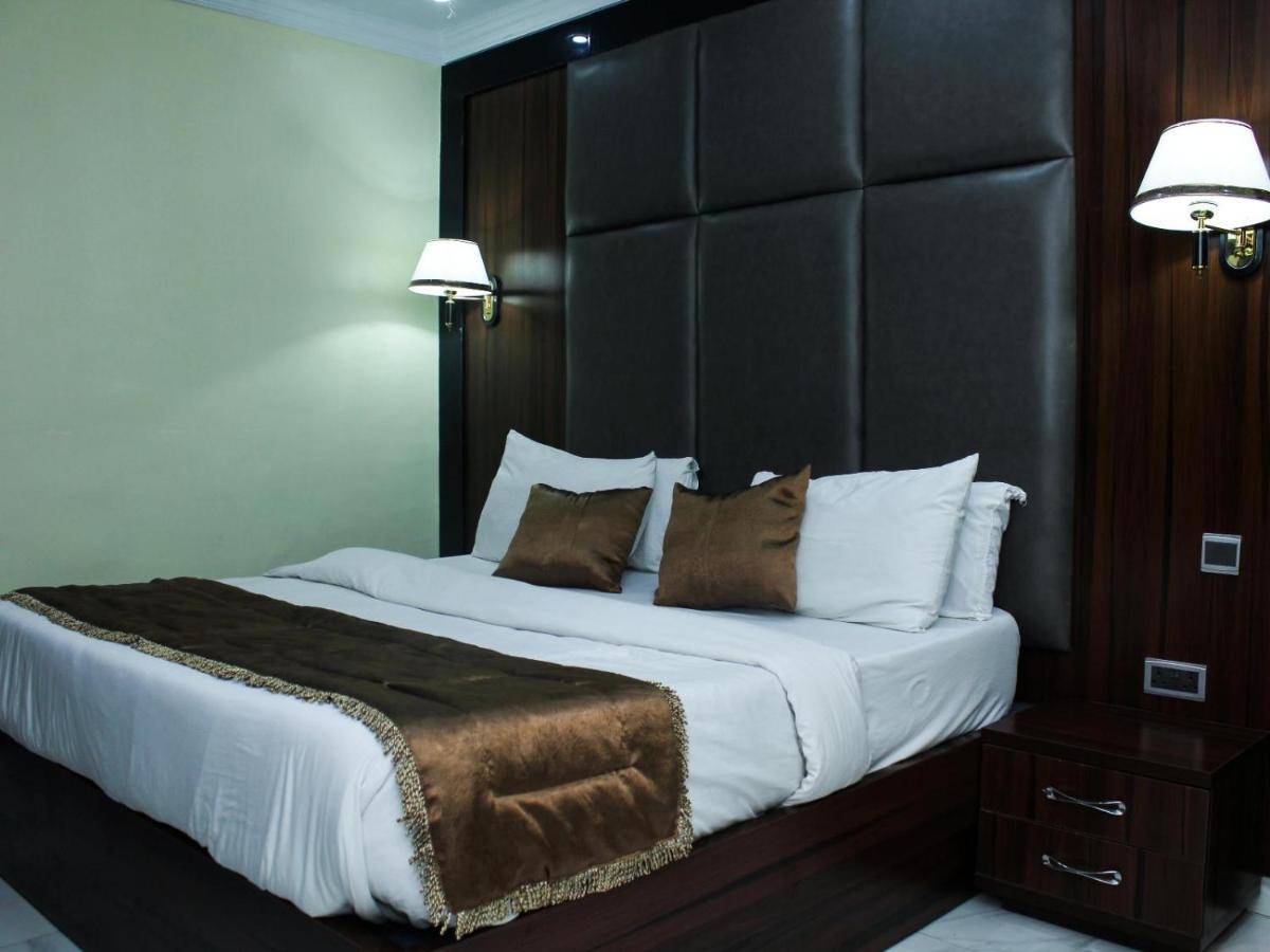 Six Diamond Hotel Ikeja Buitenkant foto